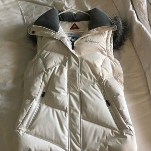 Columbia winter vest white with detachable hood - NWOT
